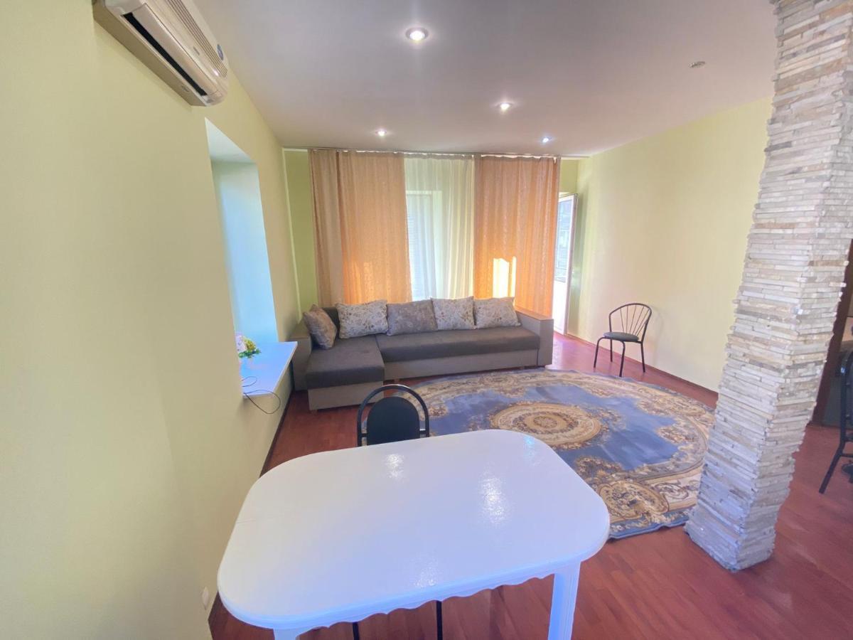 White New Ultracentral 2-rooms In The Heart