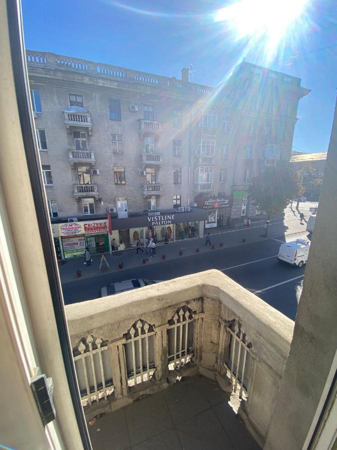 White New Ultracentral 2-rooms In The Heart Кишинів