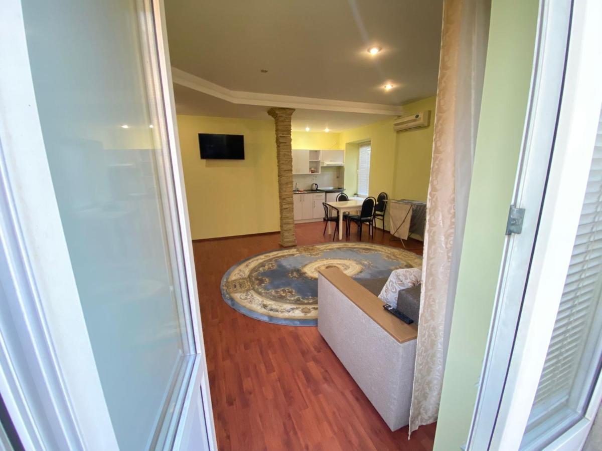 White New Ultracentral 2-rooms In The Heart